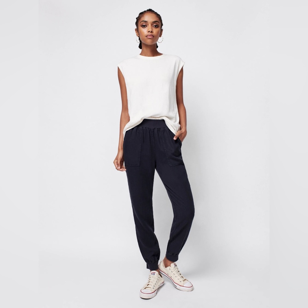 Faherty’s Arlie Day Jogger in Washed Black Size XS